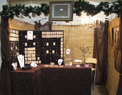 /i/Display/Holiday-M_Booth_2007.jpg